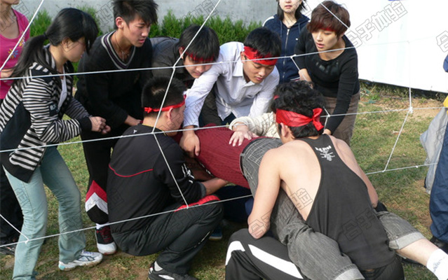 上海拓展训练让学员从另一个角度认识自己与团队
